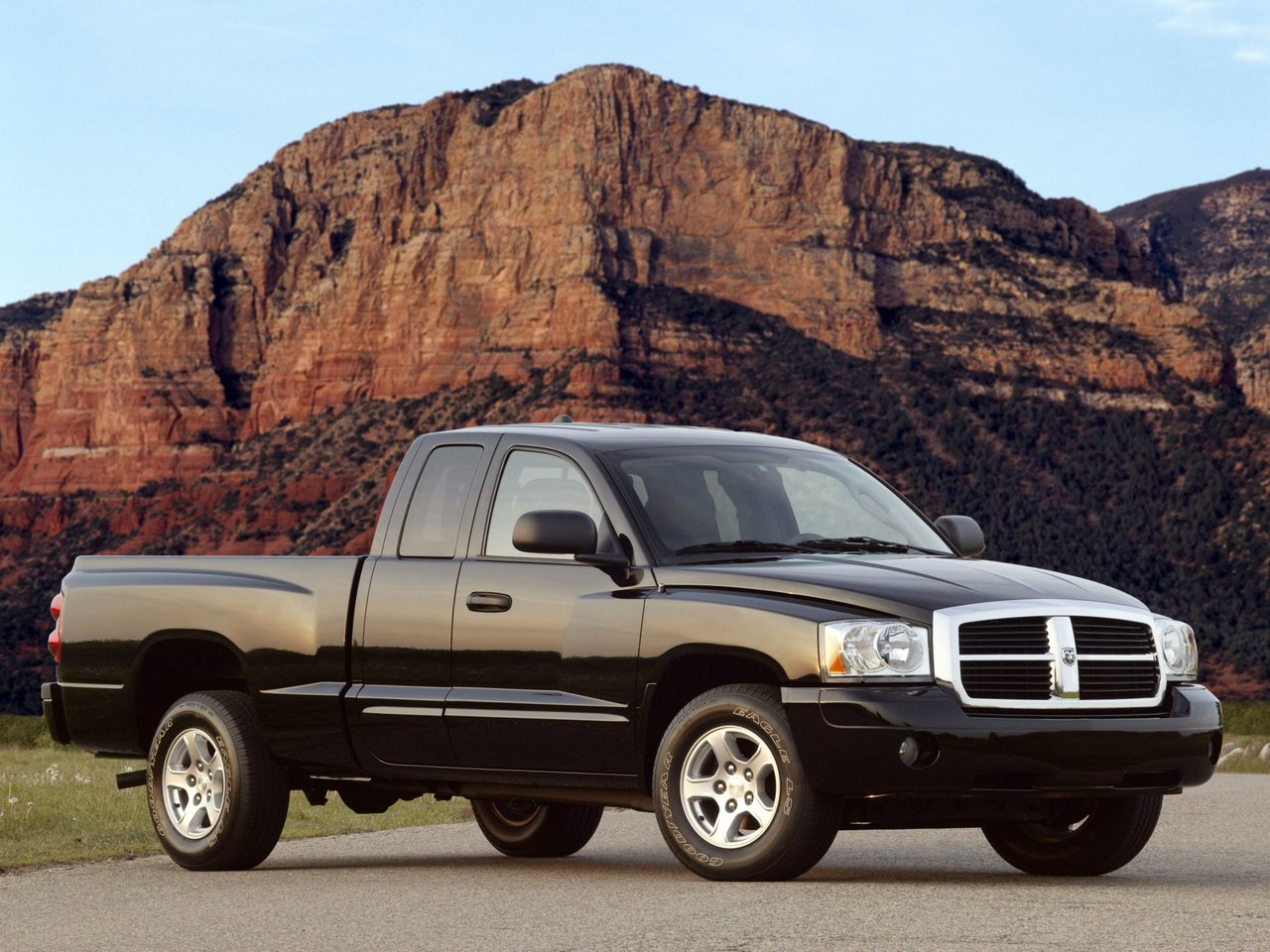 Dodge Dakota III пикап полуторная кабина club cab, 2004–2007
