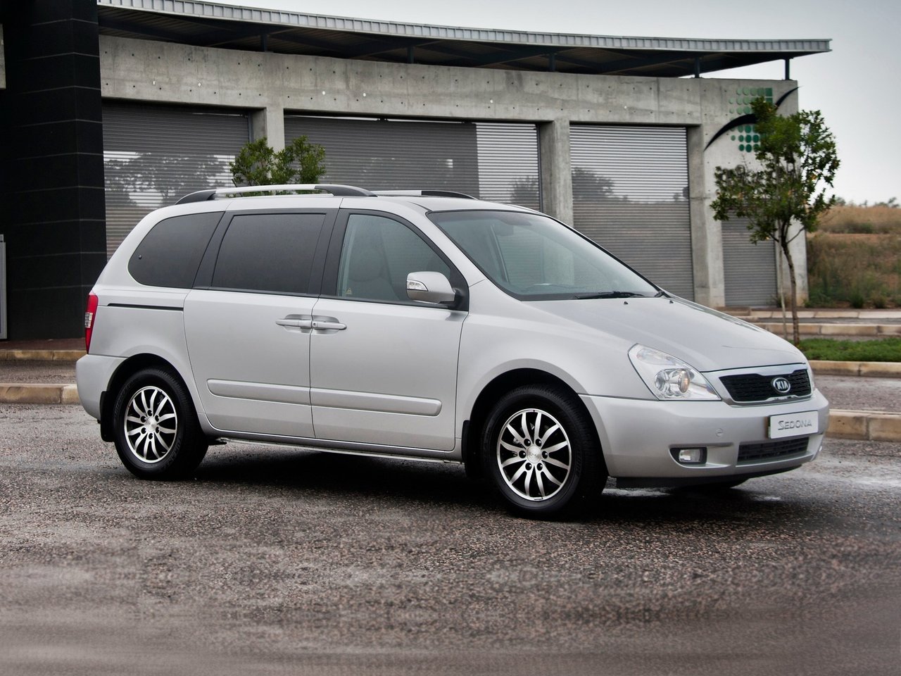 Kia Sedona II Рестайлинг минивэн swb, 2010–2014