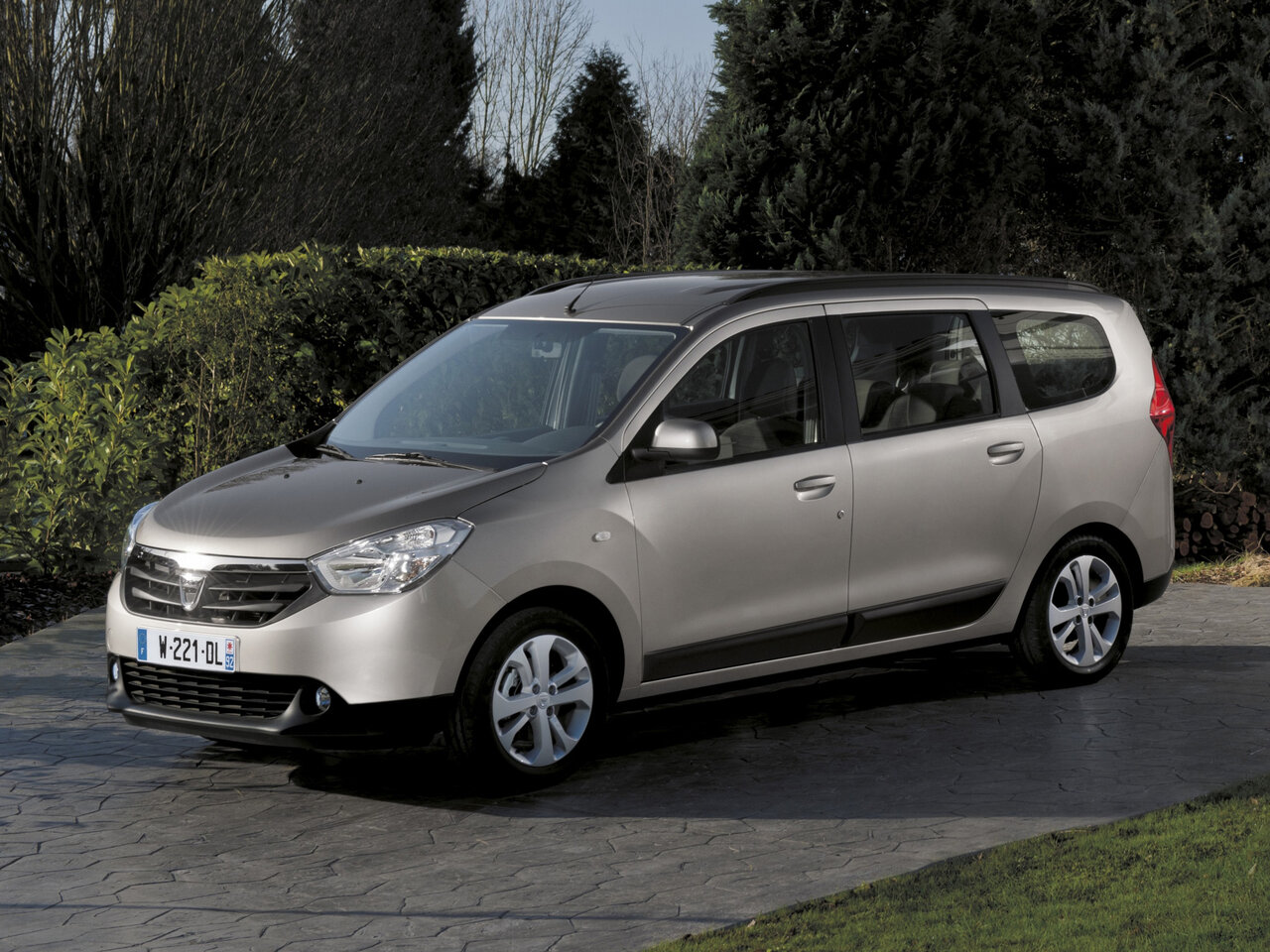 Dacia Lodgy I компактвэн, 2012–2017