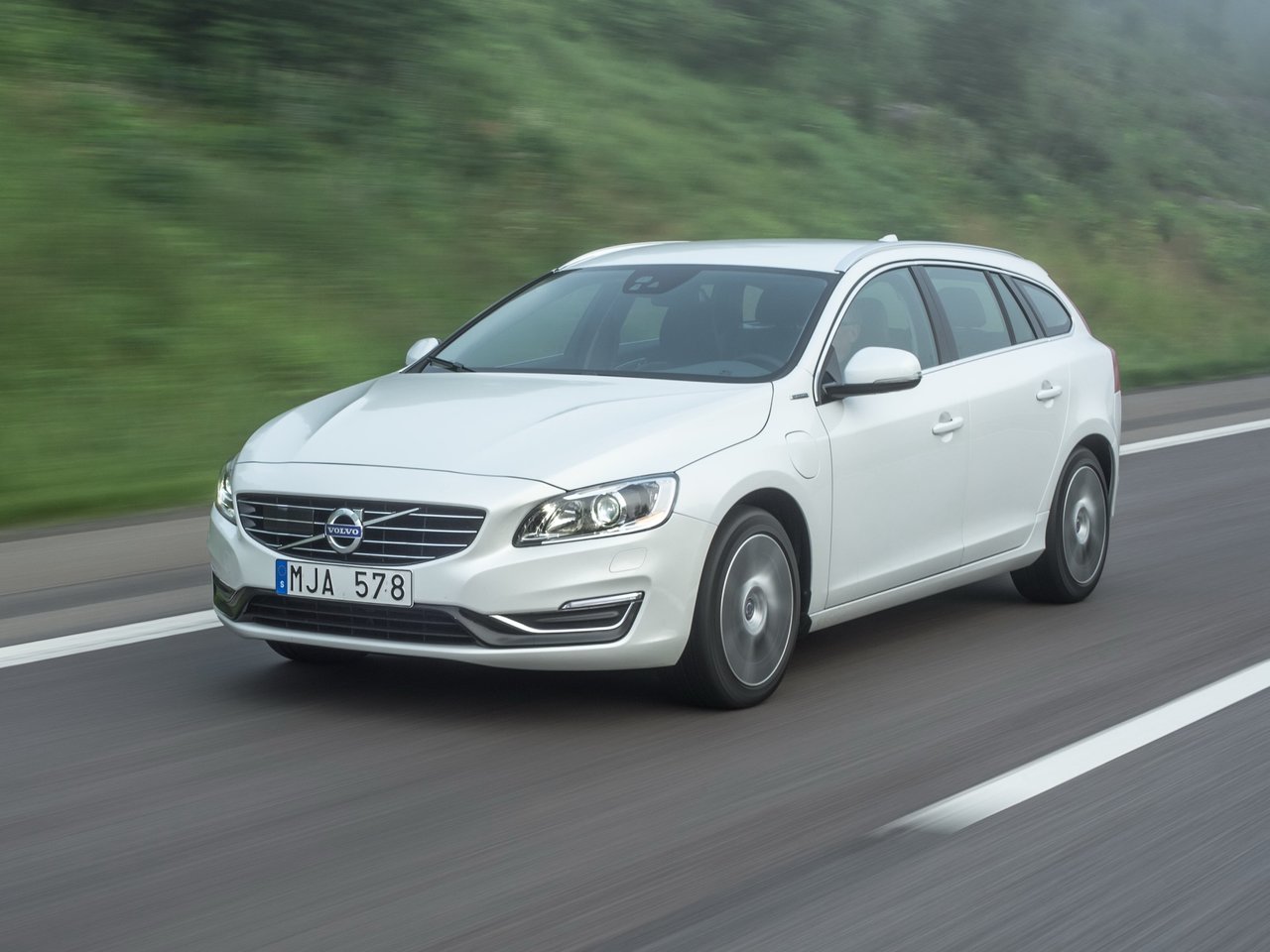 Volvo V60 I Рестайлинг универсал 5 дв. plug-in-hybrid, 2013–2018