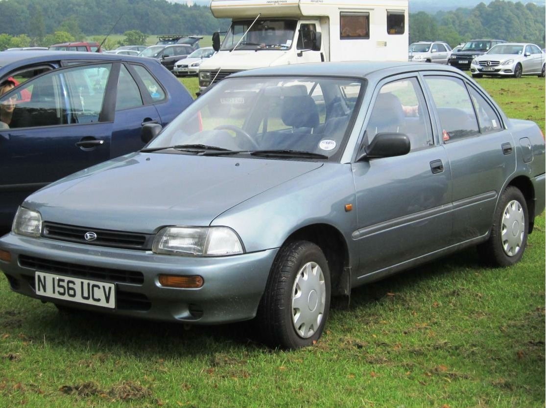 Daihatsu Charade IV седан, 1993–2000