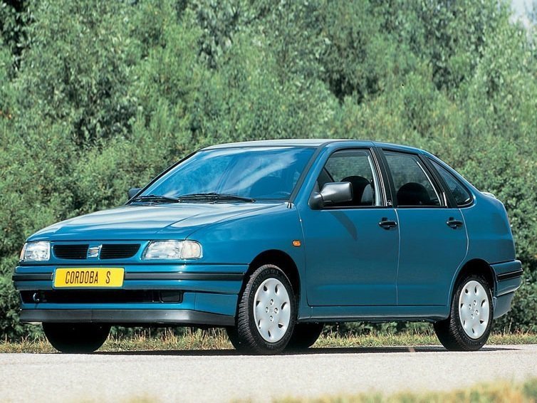 SEAT Cordoba I седан, 1993–1999