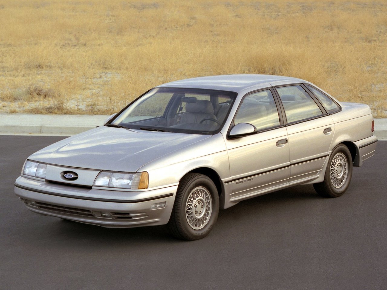 Ford Taurus I седан, 1985–1991