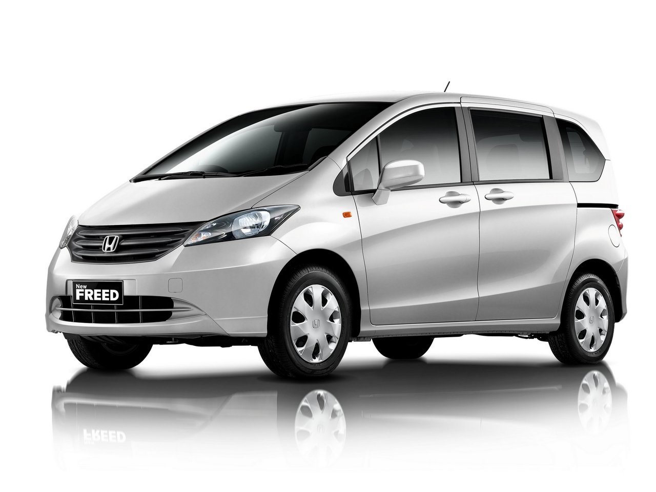 Honda Freed I компактвэн, 2008–2011