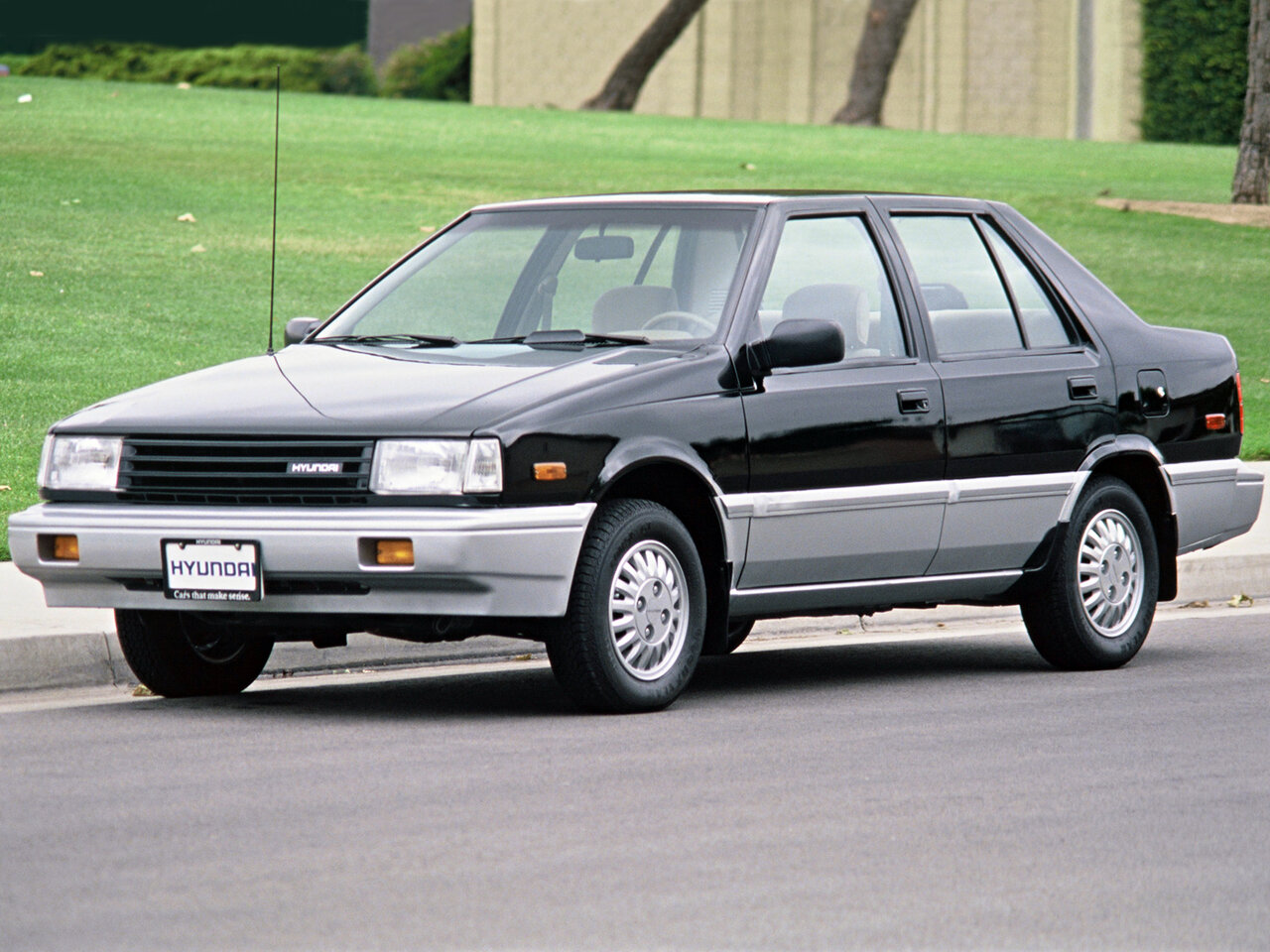 Hyundai Pony X1 седан, 1985–1989