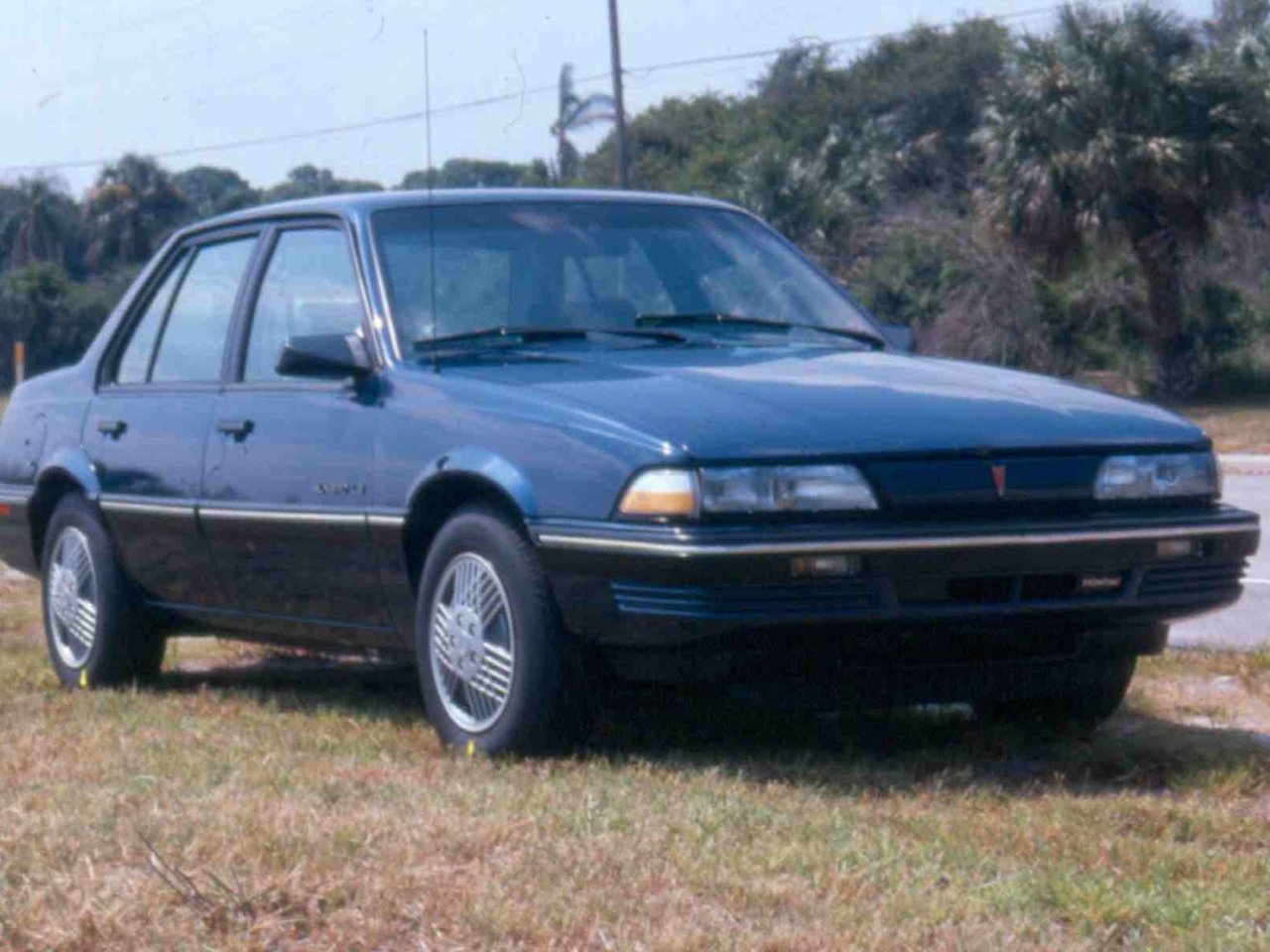 Pontiac Sunbird III седан, 1988–1994