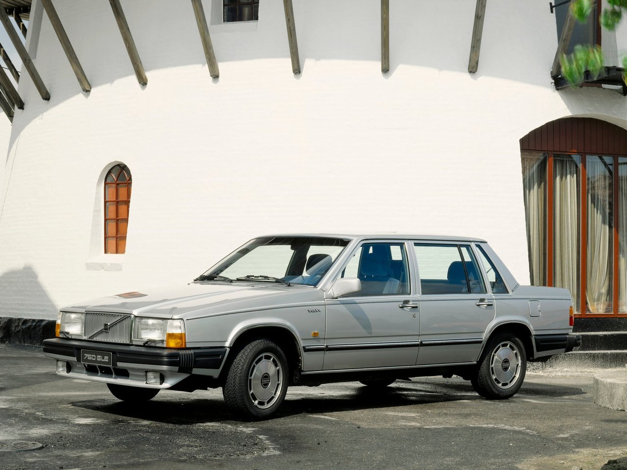 Volvo 760 I седан, 1982–1992