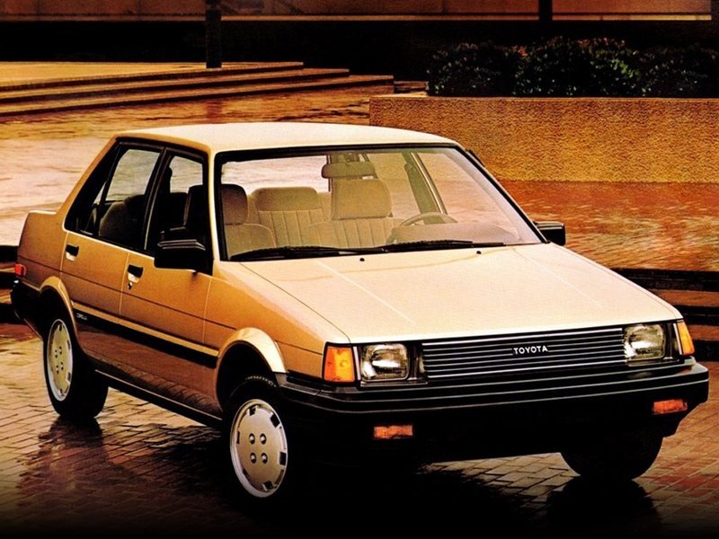 Toyota Corolla V (E80) седан, 1983–1988
