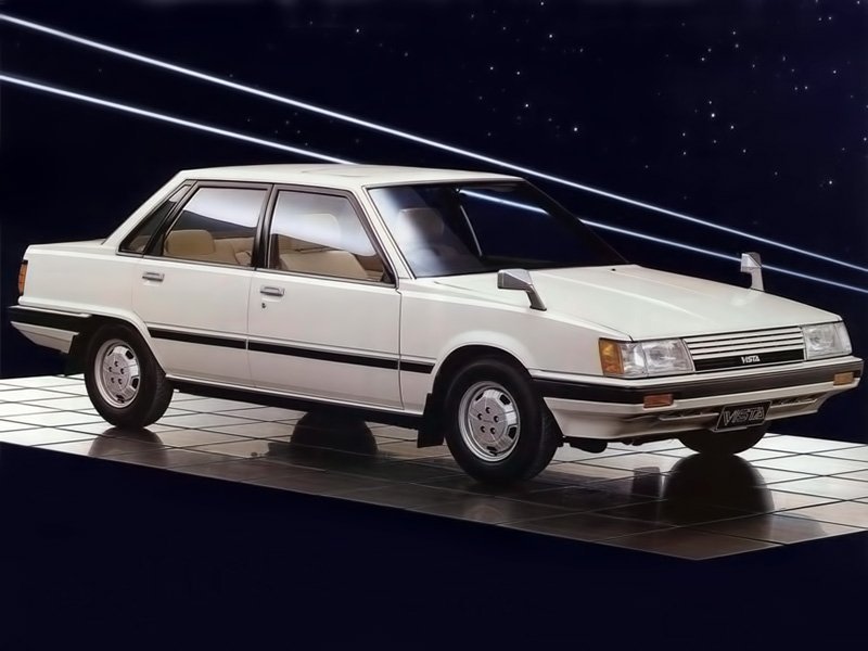 Toyota Vista I (V10) седан, 1982–1986