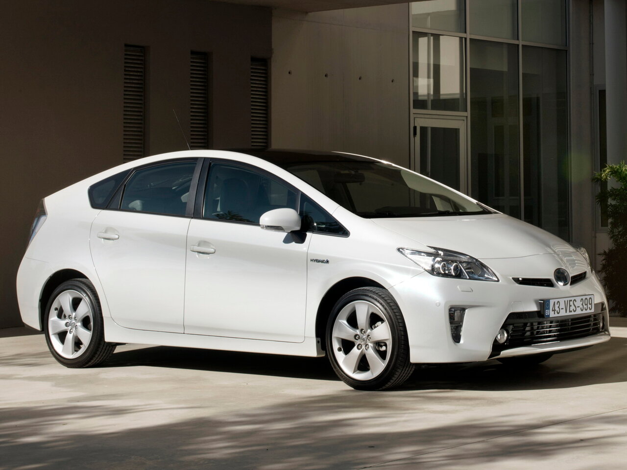 Toyota Prius III Рестайлинг (XW30) лифтбек, 2011–2015