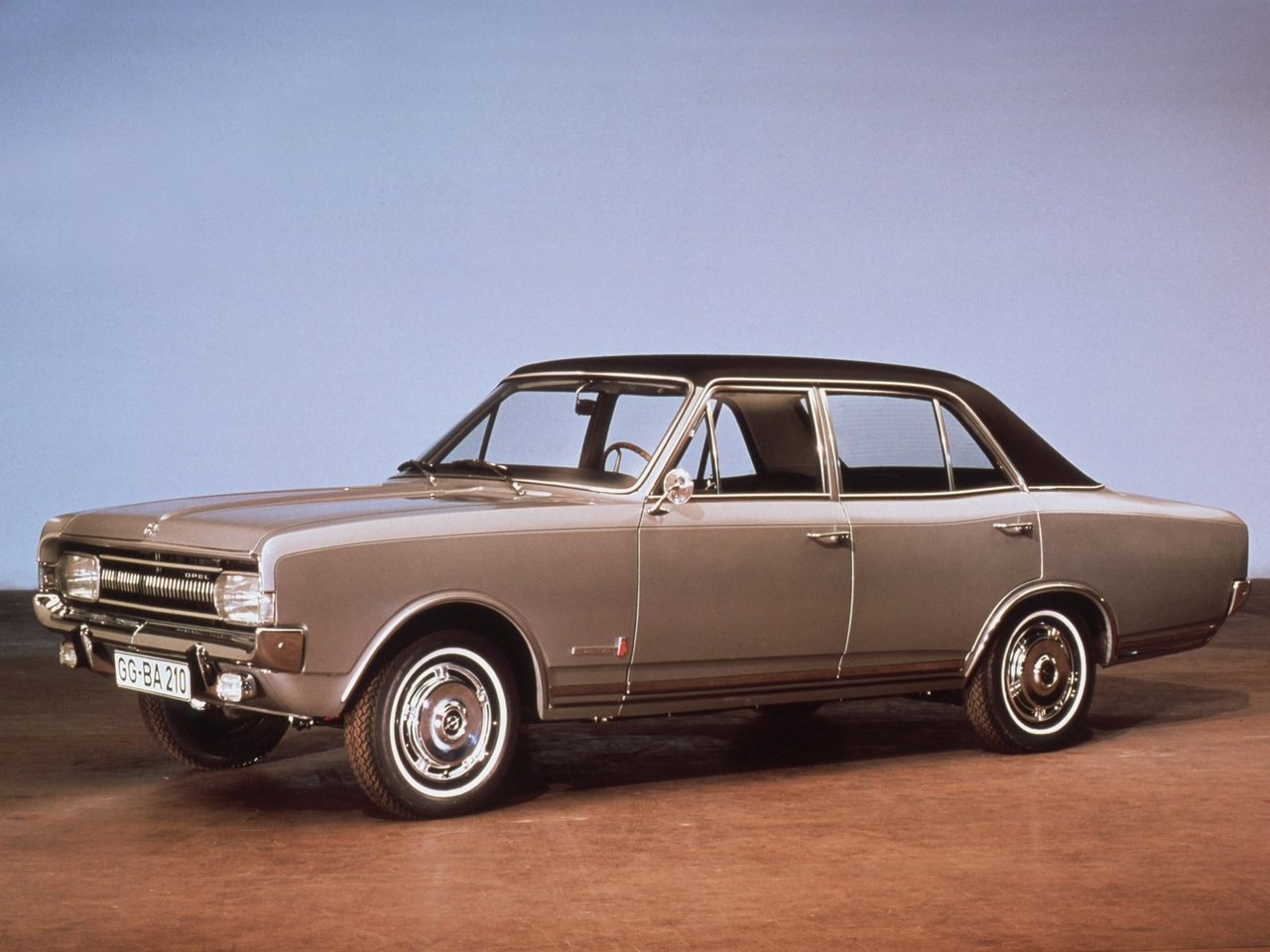 Opel Commodore A седан, 1967–1971