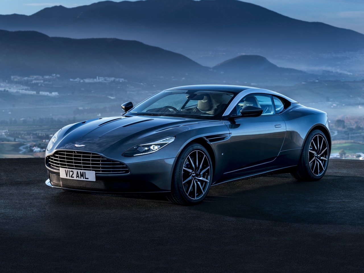 Aston Martin DB11 I купе, 2016–2023