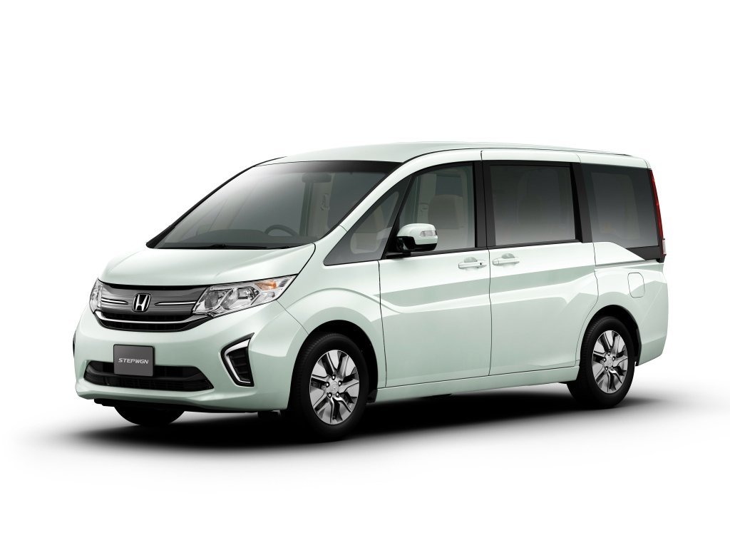 Honda Stepwgn V минивэн, 2015–2017