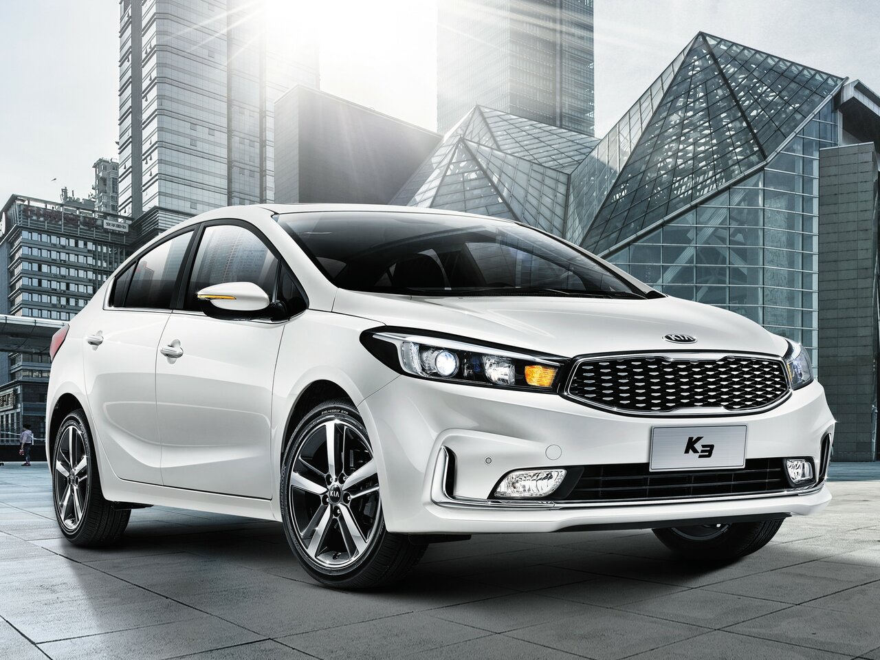Kia K3 I Рестайлинг седан, 2015–2018