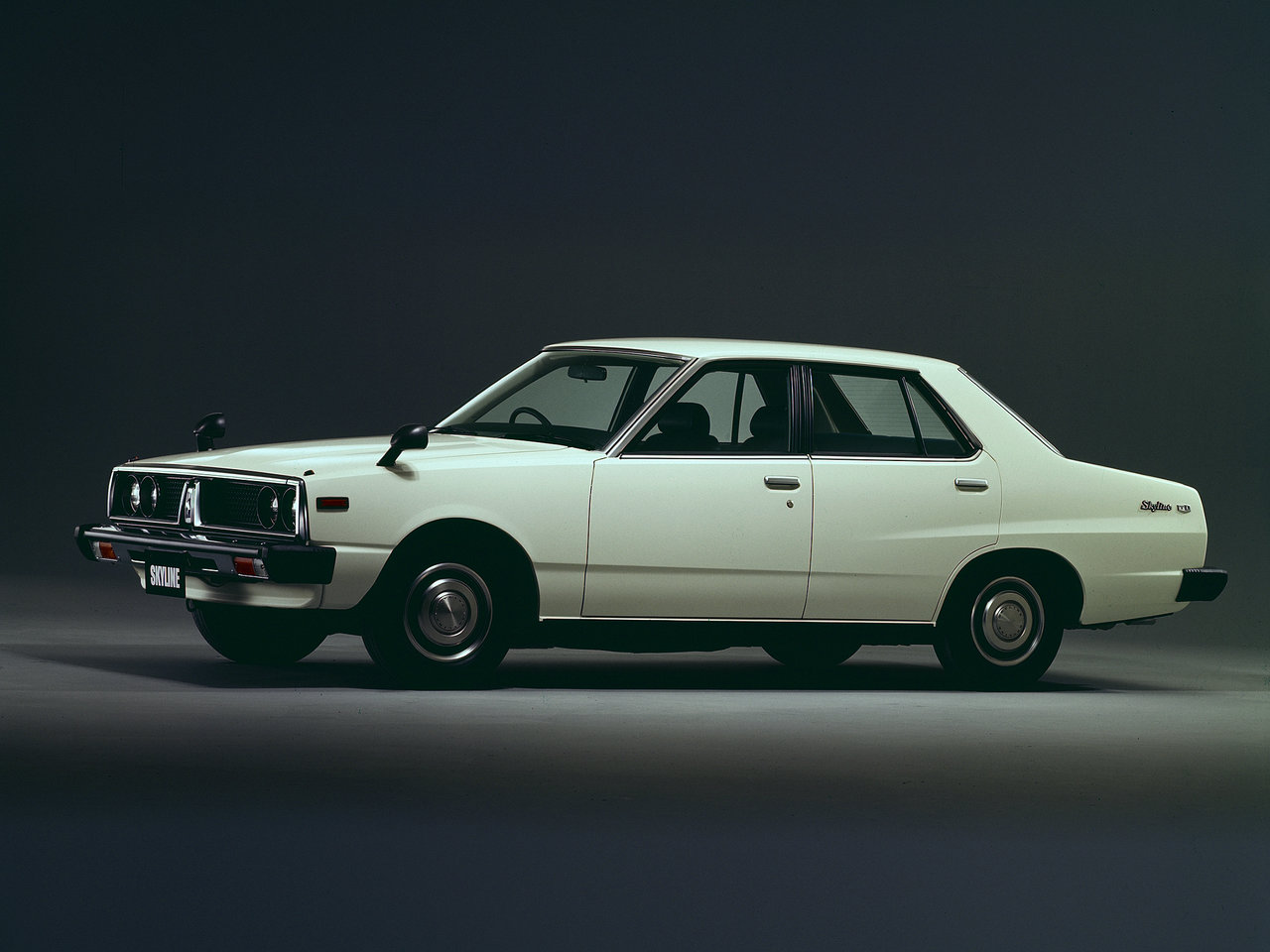 Nissan Skyline V (C210) седан, 1977–1981