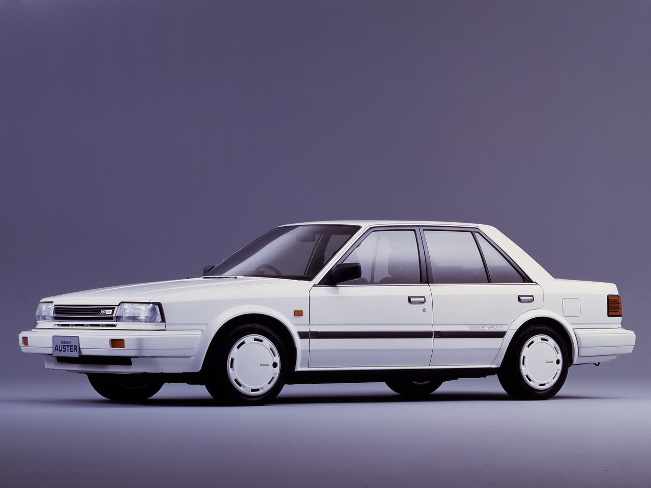Nissan Auster III (T12) седан, 1985–1990