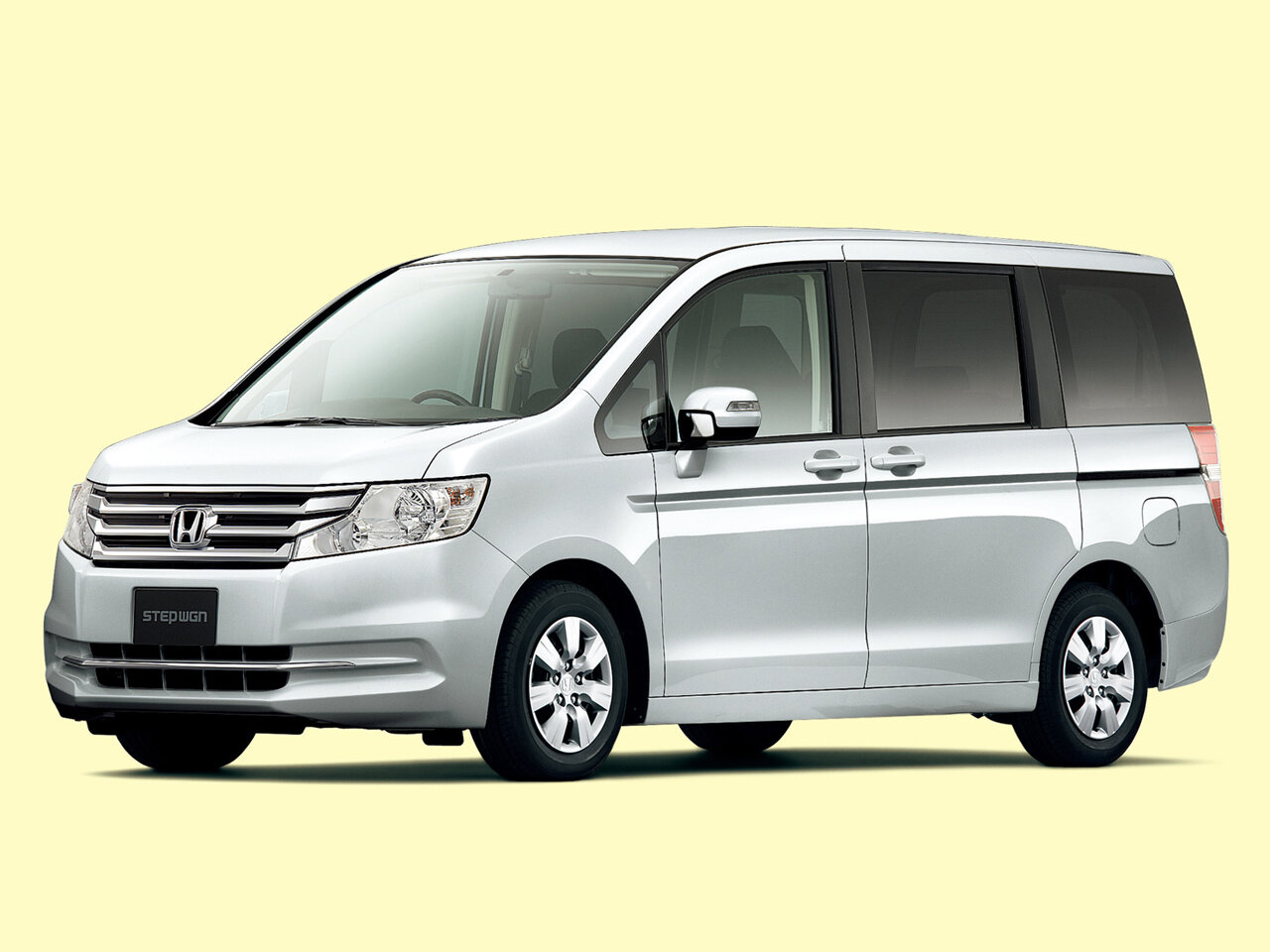 Honda Stepwgn IV Рестайлинг минивэн, 2012–2015