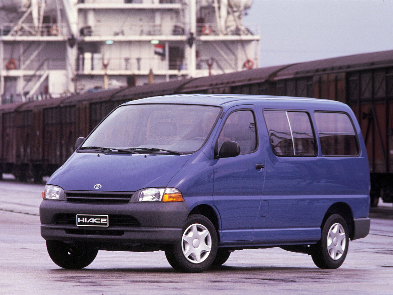 Toyota HiAce XH10 минивэн, 1995–2006