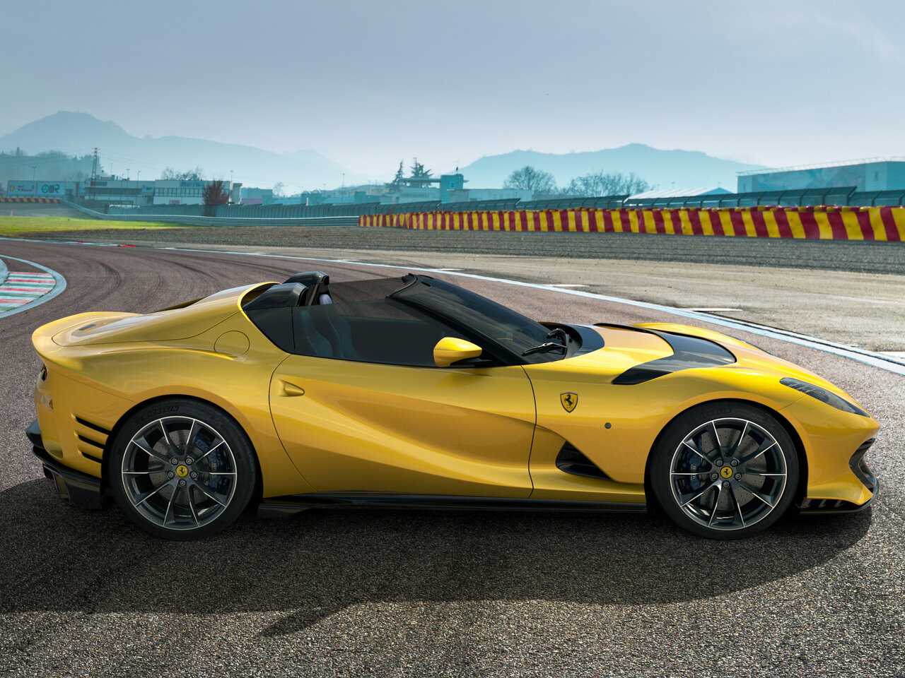 Ferrari 812 I родстер competizione a, 2017–н.в.