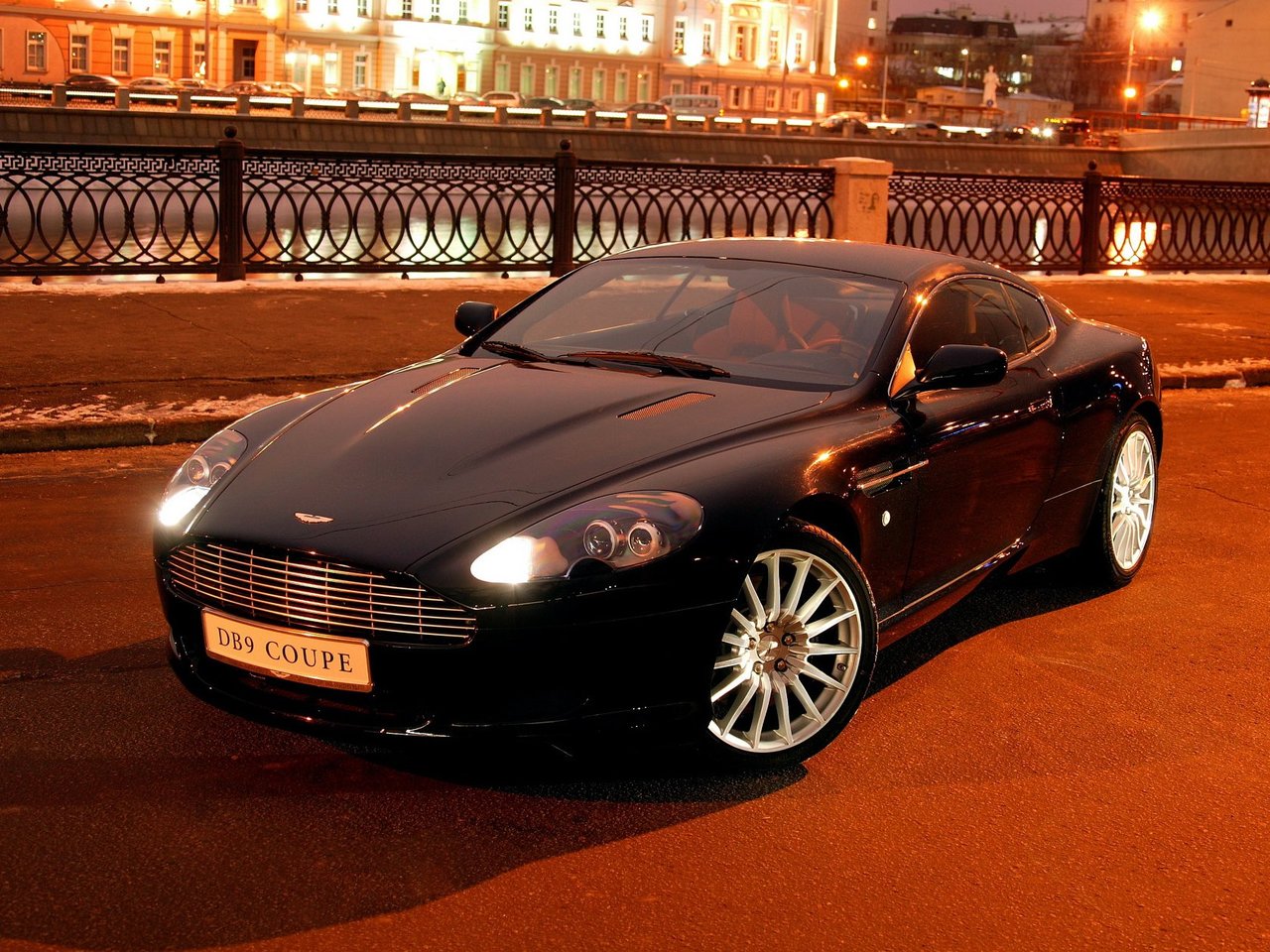 Aston Martin DB9 I купе, 2003–2008