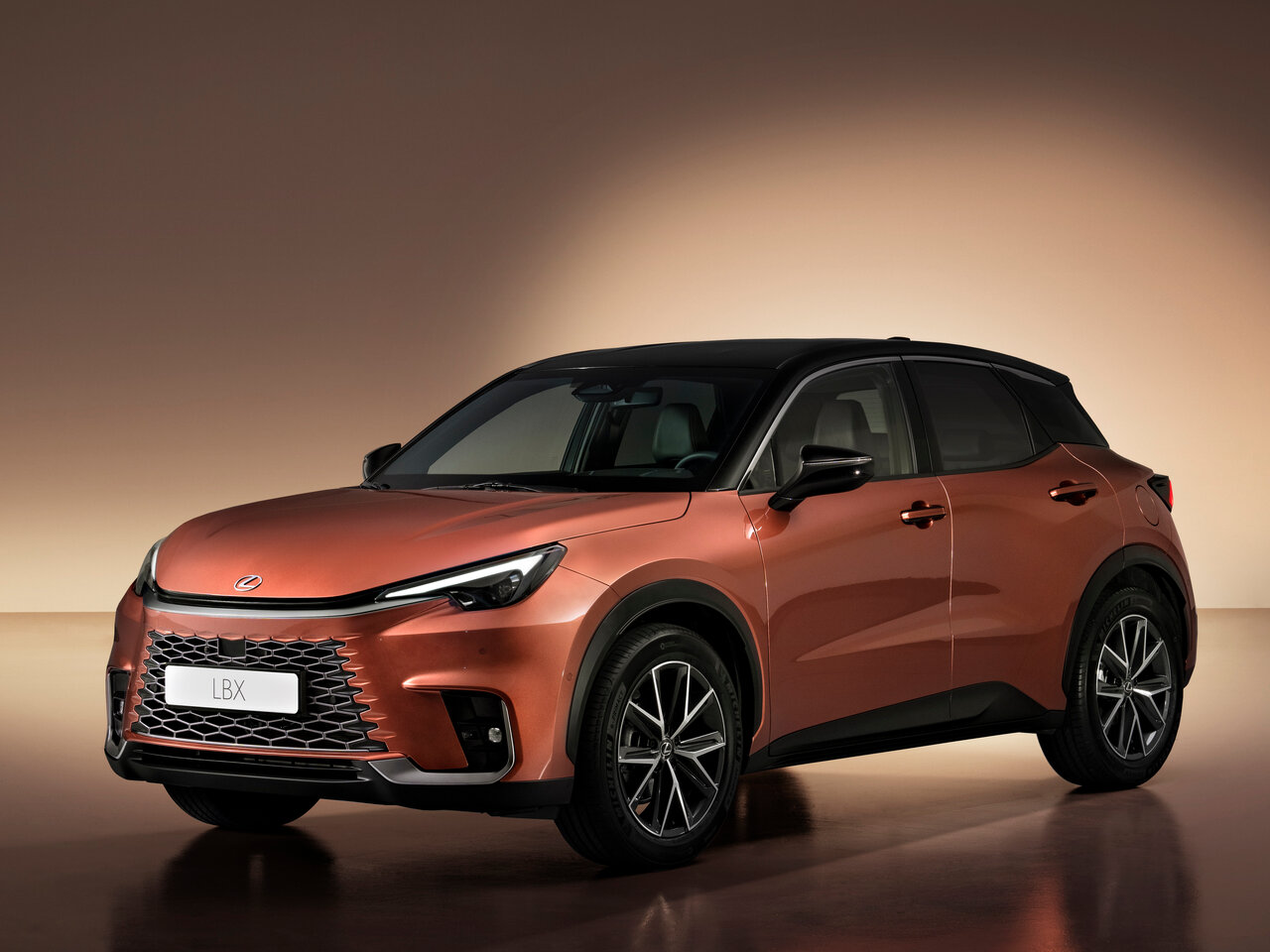 Lexus LBX I внедорожник 5 дв., 2023–н.в.