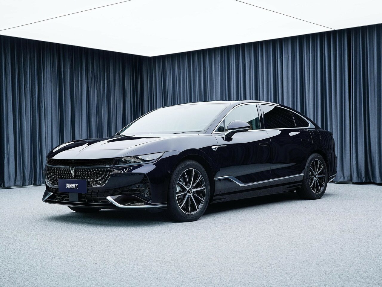 Voyah Passion I седан phev, 2022–н.в.