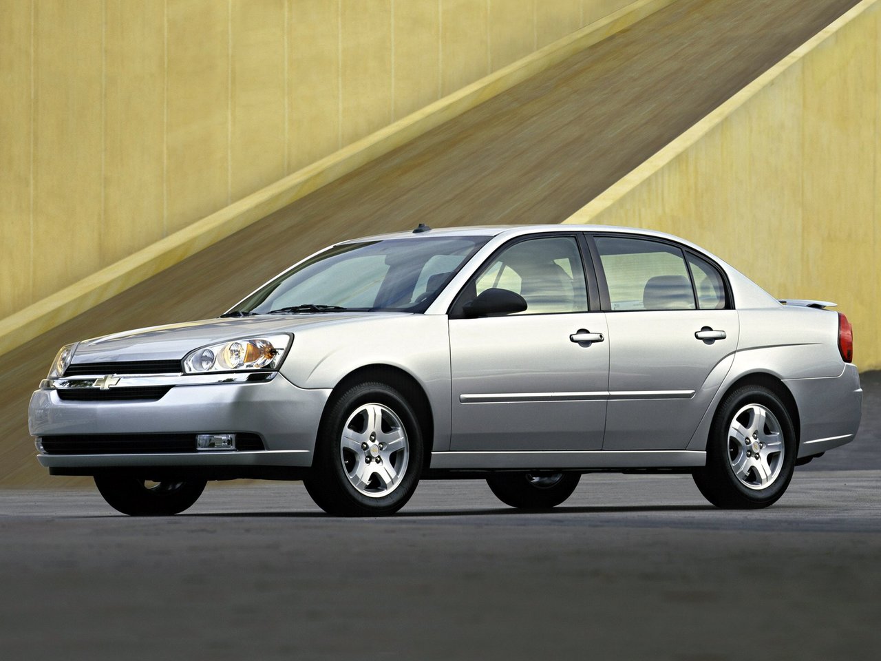 Chevrolet Malibu VI седан, 2003–2006
