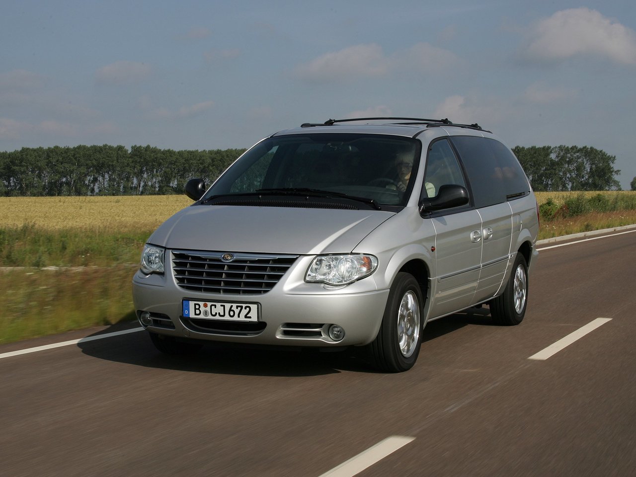 Chrysler Voyager IV Рестайлинг минивэн grand, 2004–2008