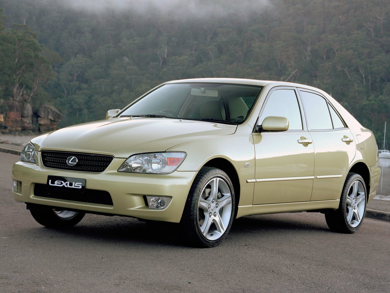 Lexus IS I седан, 1999–2005