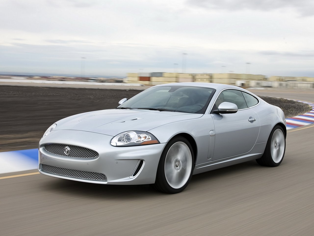 Jaguar XKR II Рестайлинг 1 купе, 2009–2011