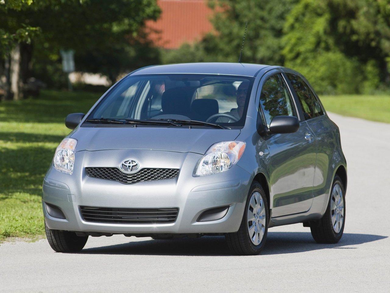 Toyota Yaris II Рестайлинг хэтчбек 3 дв., 2009–2012