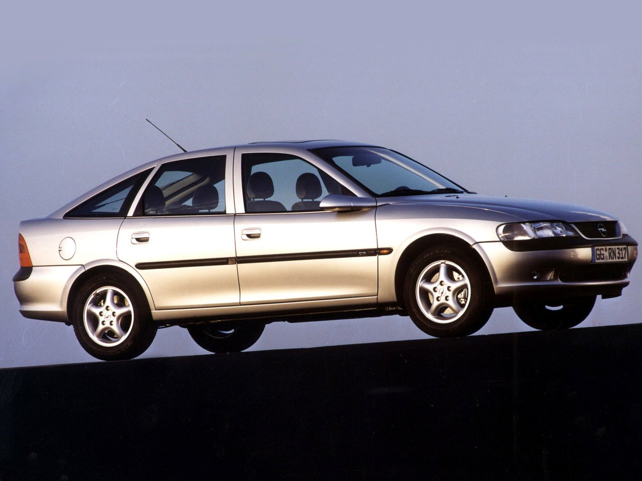 Opel Vectra B лифтбек, 1995–2000
