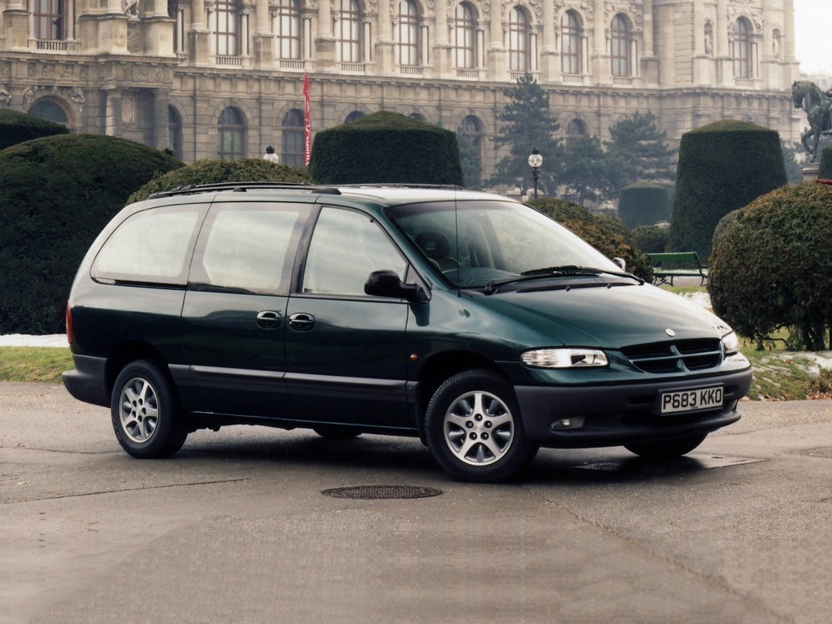Chrysler Voyager III минивэн, 1995–2001