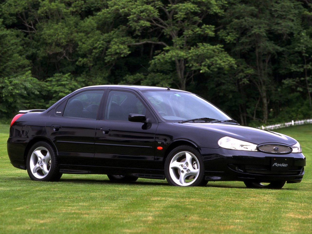 Ford Mondeo II седан, 1996–2000