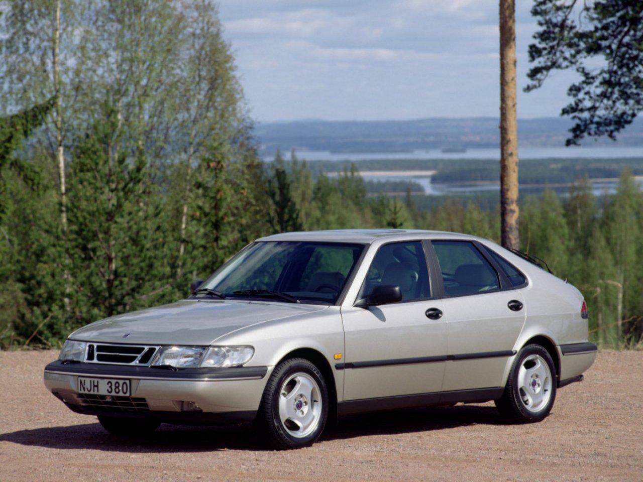 Saab 900 II лифтбек, 1993–1998