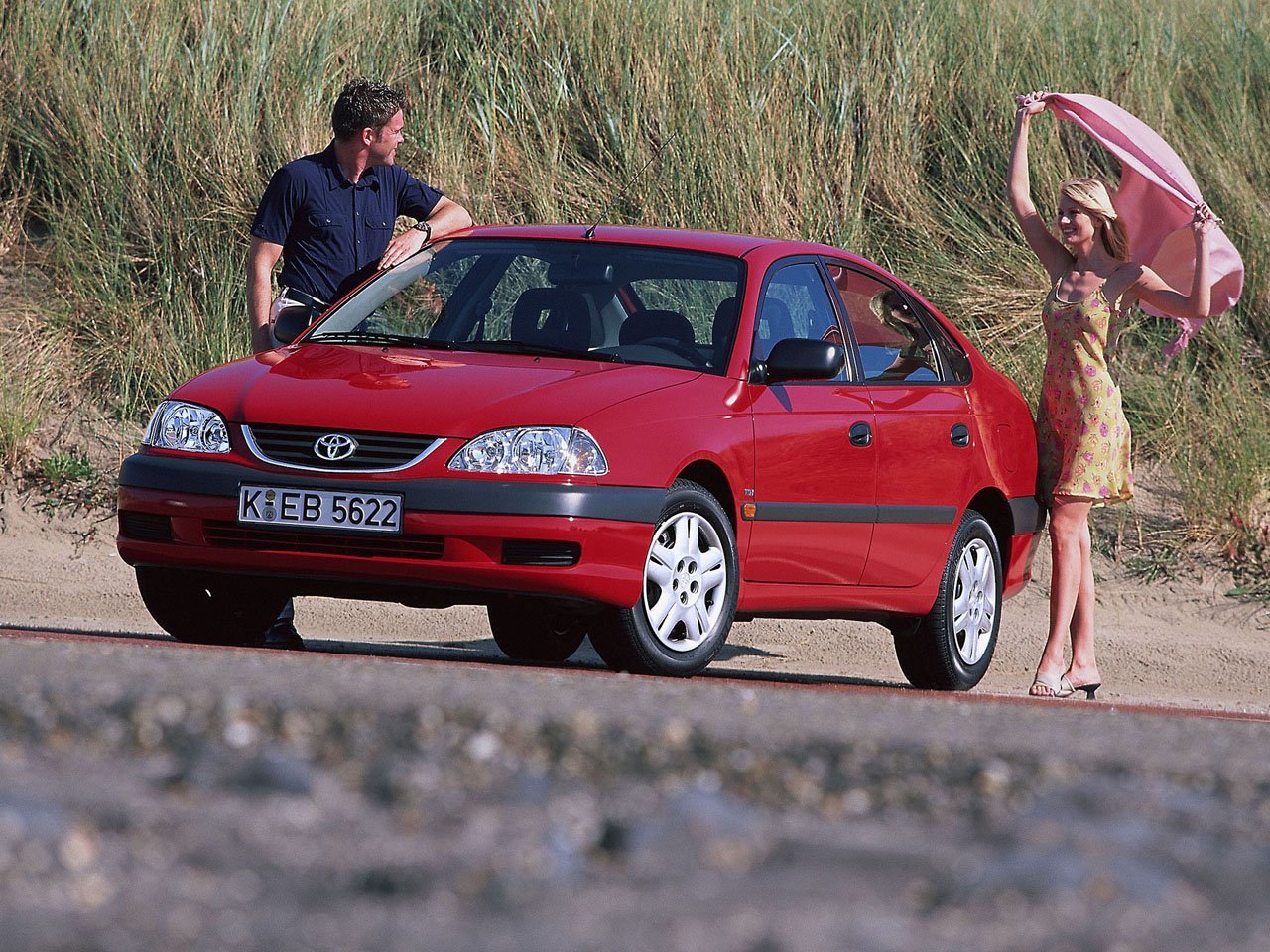 Toyota Avensis I Рестайлинг лифтбек, 2000–2003