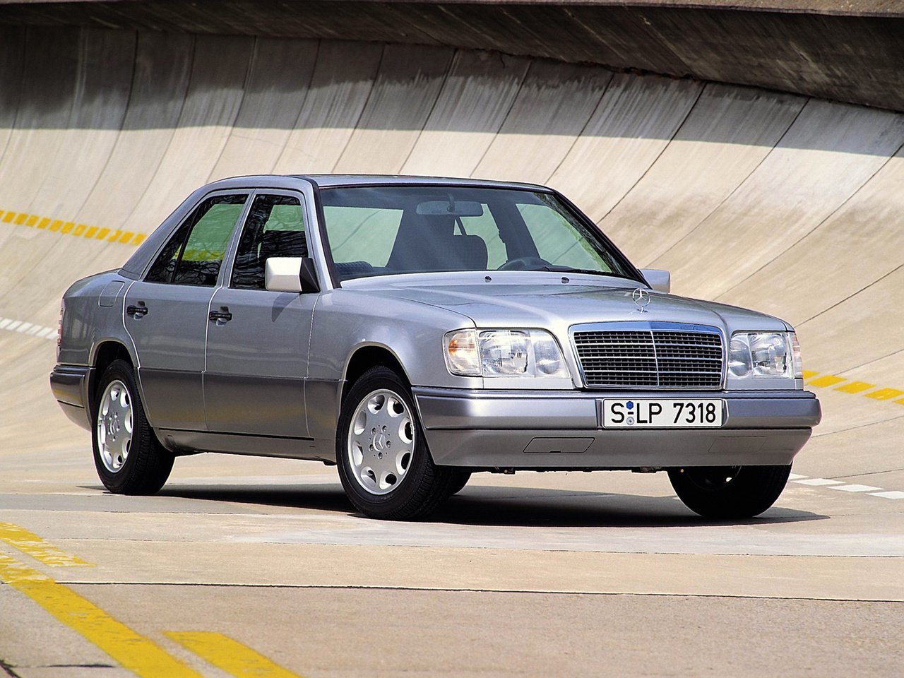 Mercedes-Benz E-Класс I (W124) седан, 1992–1997
