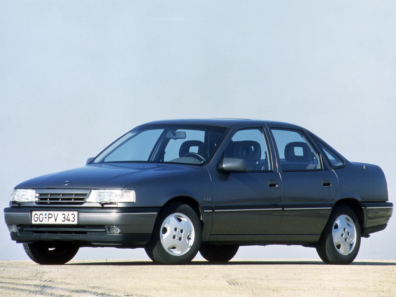 Opel Vectra A седан, 1988–1995
