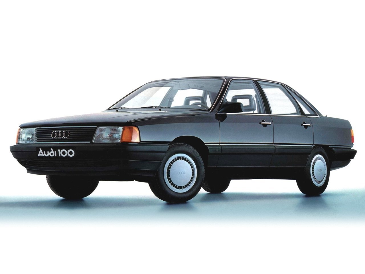 Audi 100 III (C3) седан, 1982–1988