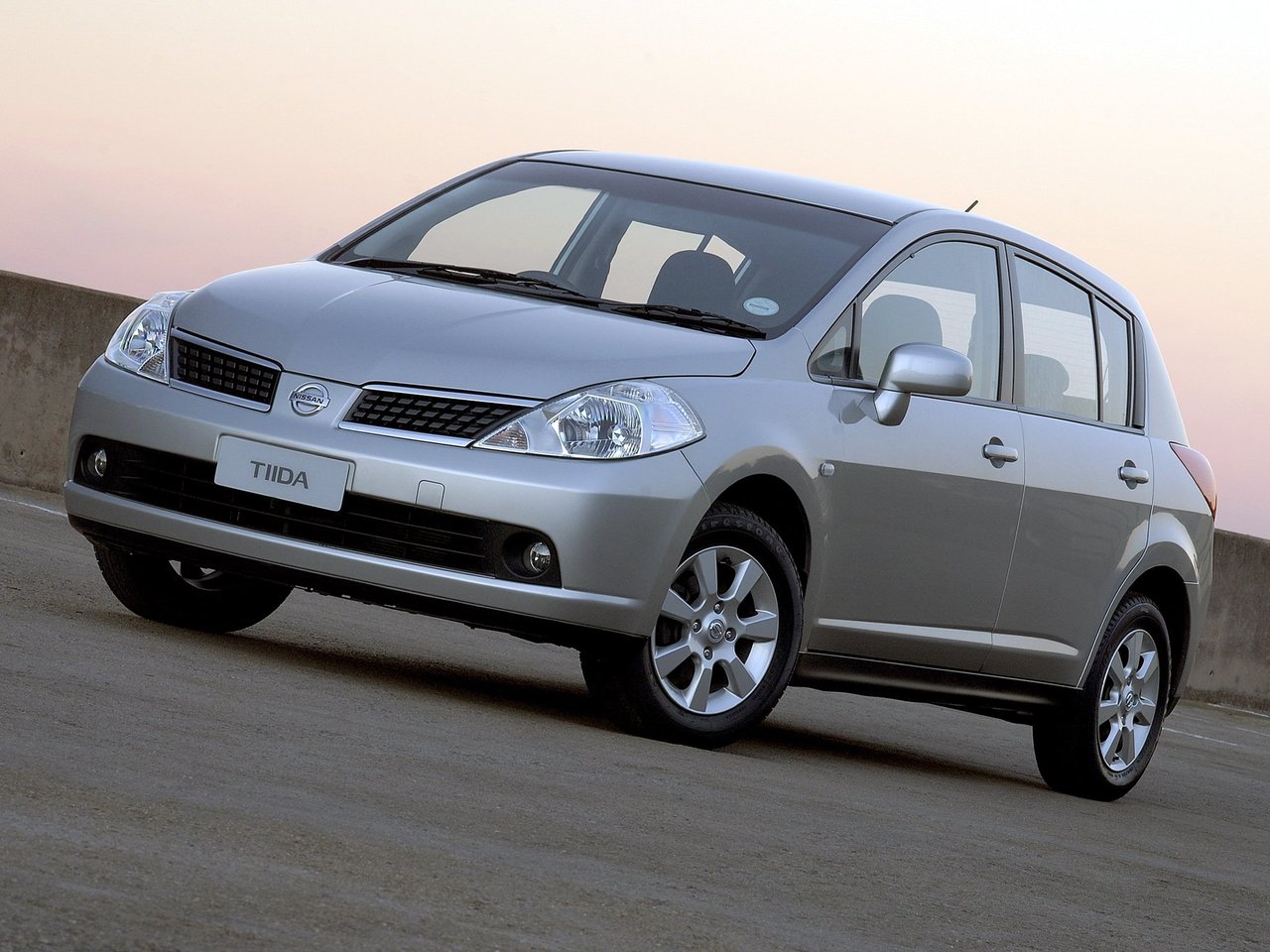 Nissan Tiida I хэтчбек 5 дв., 2004–2012