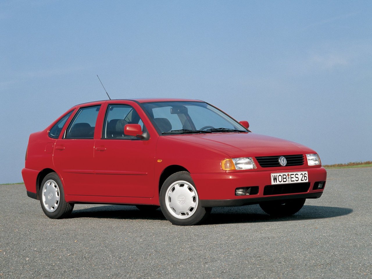 Volkswagen Polo III седан, 1994–2002