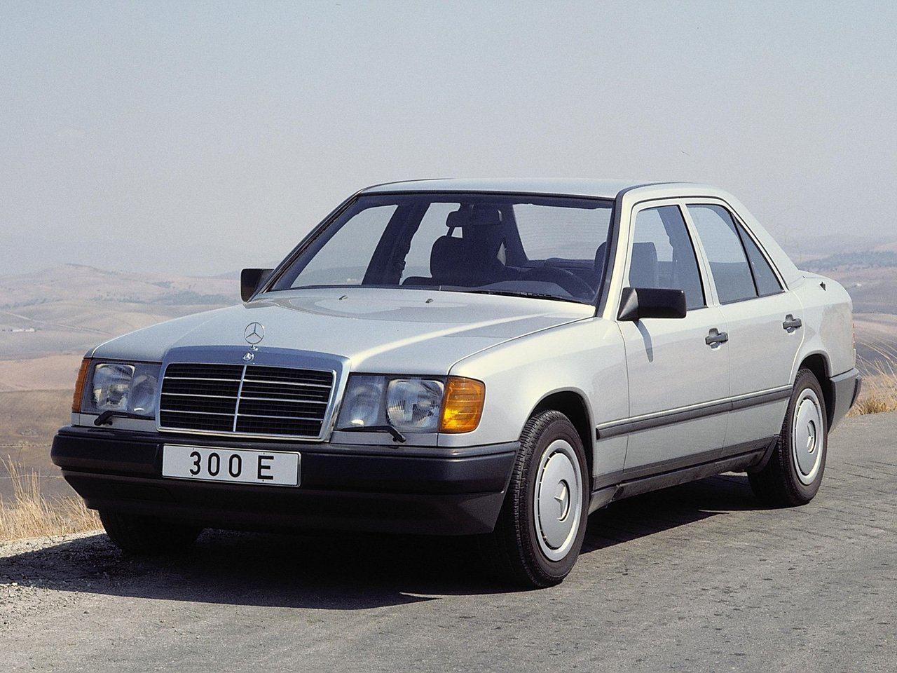 Mercedes-Benz W124 I седан, 1984–1993