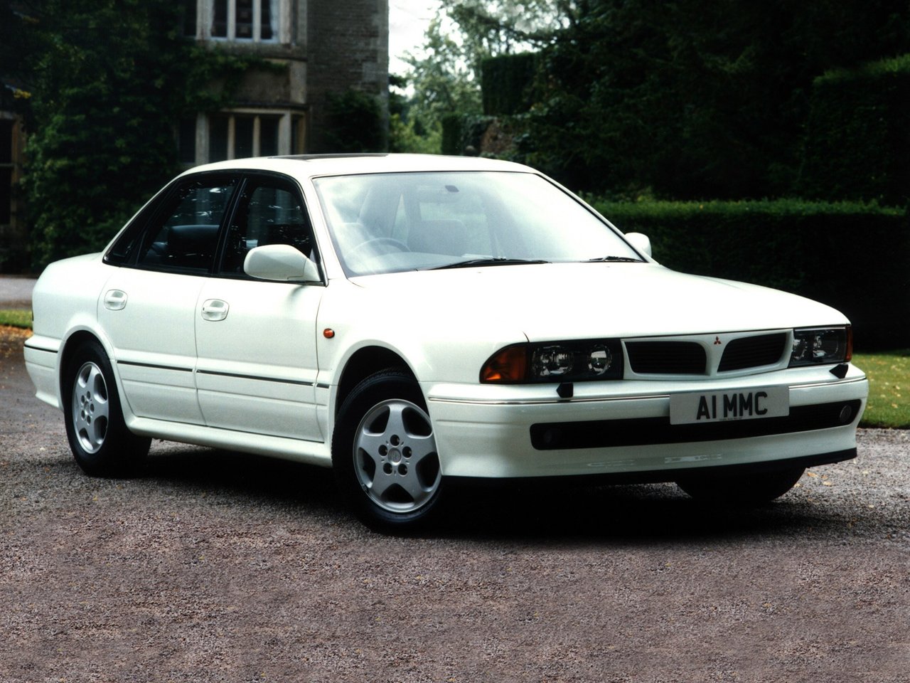 Mitsubishi Sigma I седан, 1990–1996