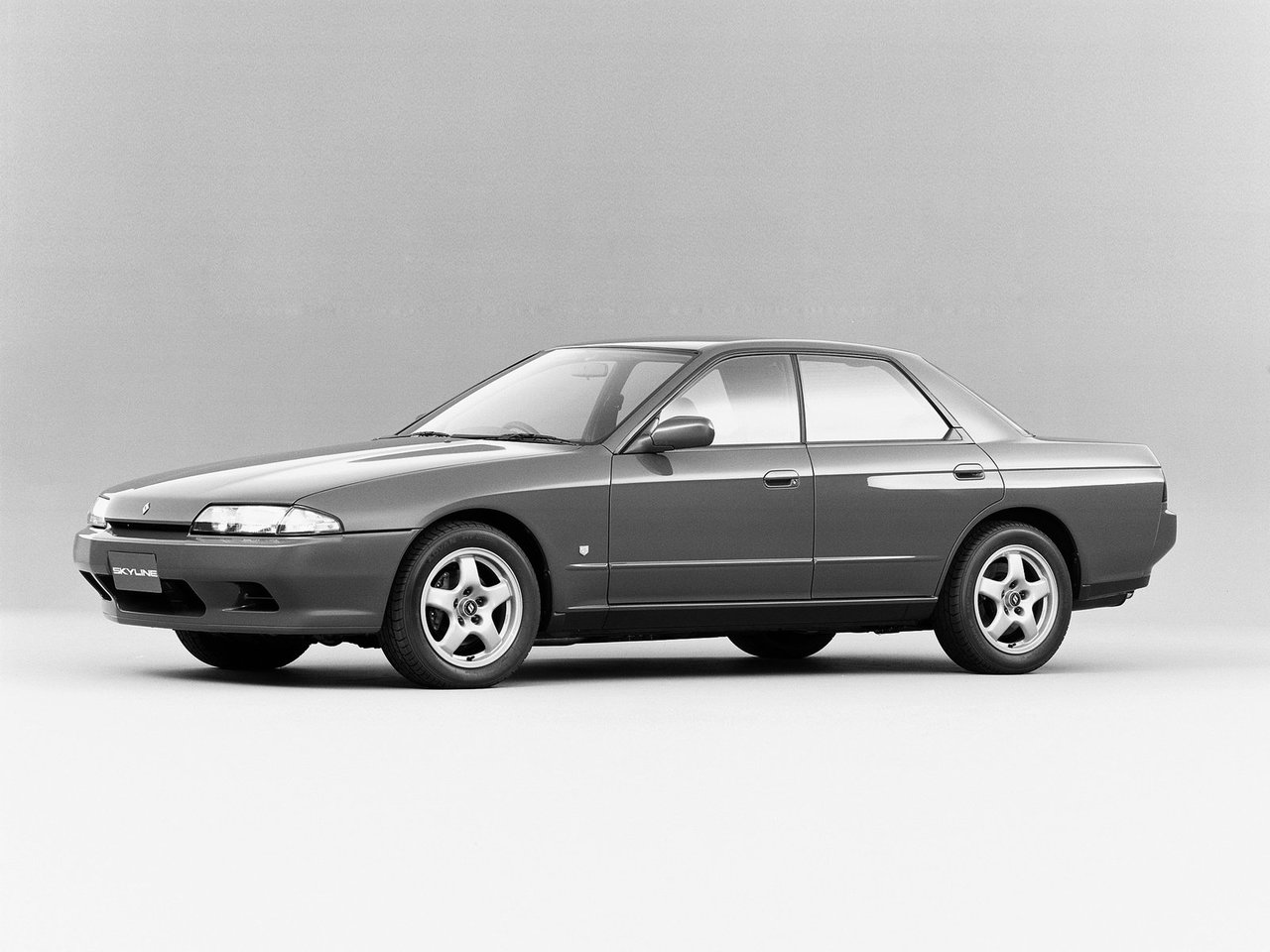 Nissan Skyline VIII (R32) седан, 1989–1994