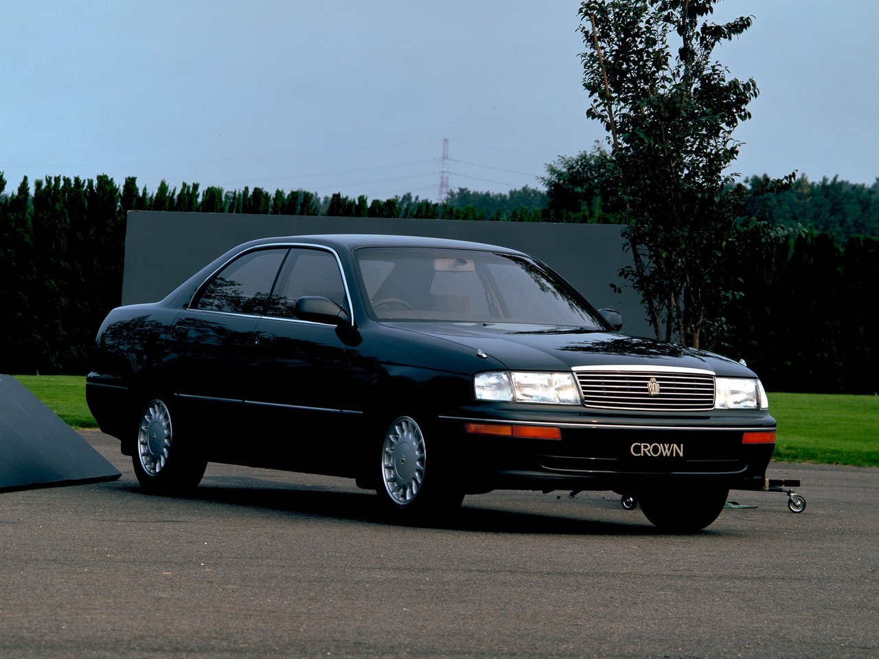 Toyota Crown IX (S140) седан, 1991–1995