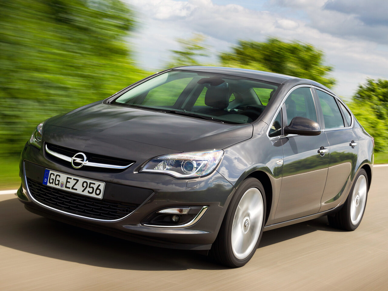 Opel Astra J Рестайлинг седан, 2011–2018
