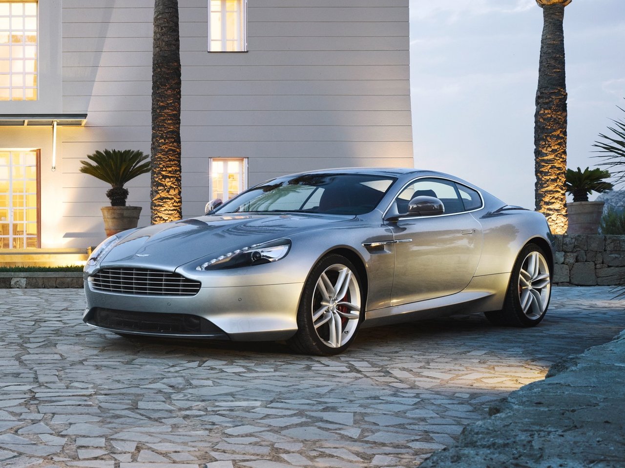 Aston Martin DB9 I Рестайлинг 2 купе, 2012–2016