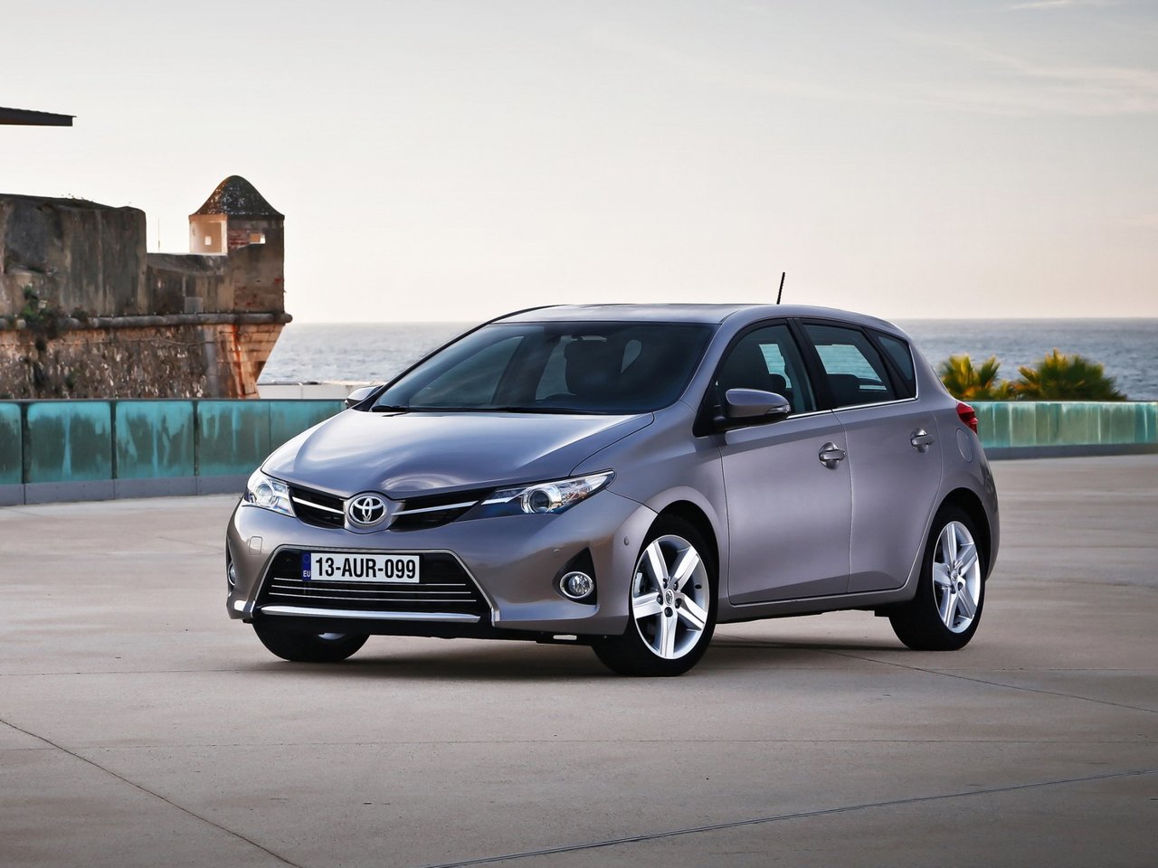 Toyota Auris II хэтчбек 5 дв., 2012–2015